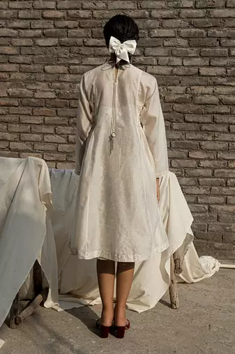 Ivory snowdrop smoking dress
