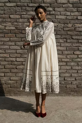 Ivory leihani raglan sleeve overlay