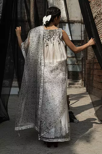 Ivory Calla Organza Saree Without Blouse