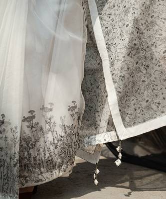 Ivory Calla Organza Saree Without Blouse 4