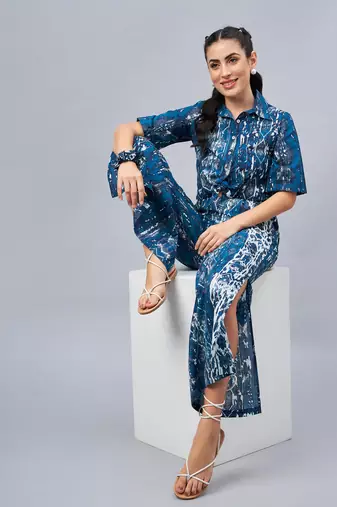 Winered woman blue front knot crop shirt with flared pant