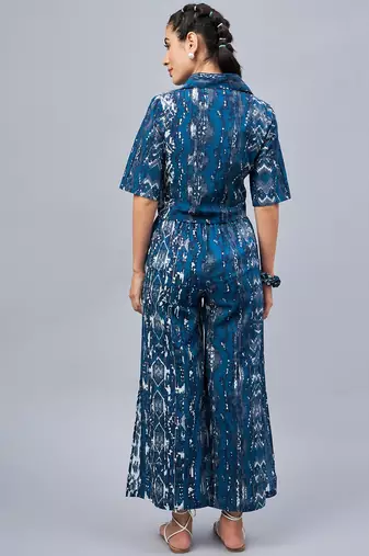 Winered woman blue front knot crop shirt with flared pant