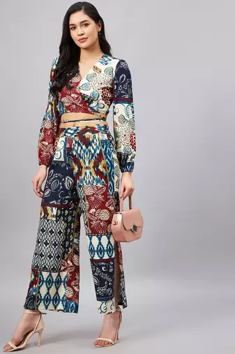 Winered woman navy blue patch print crop top & pant set