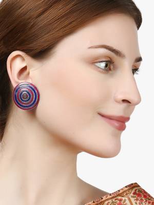 Look like silver circular shaped studs 5