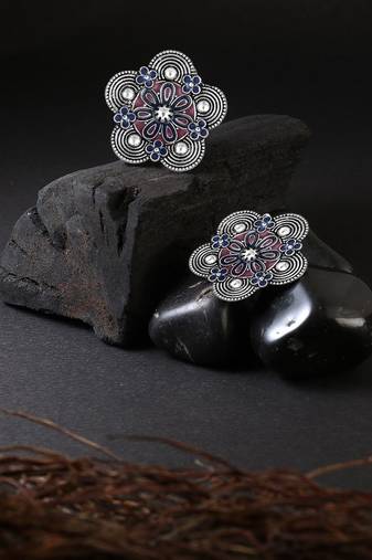 Women silver-plated flower shapped handcrafted stud