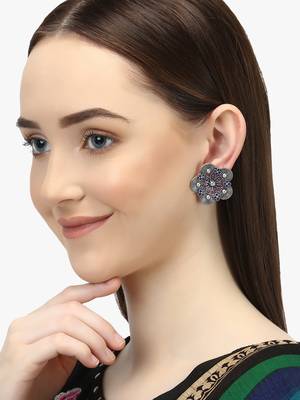Women silver-plated flower shapped handcrafted stud 3