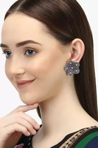 Women silver-plated flower shapped handcrafted stud