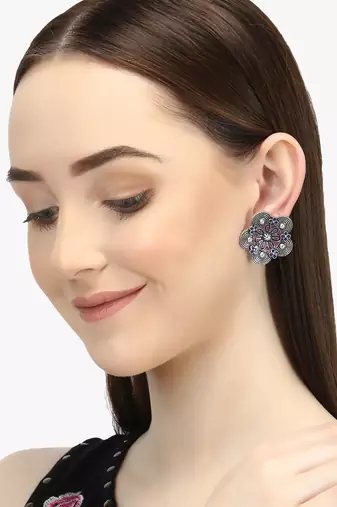 Women silver-plated flower shapped handcrafted stud