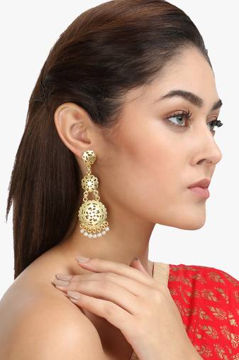 Women gold-plated with white pearls drop earrings