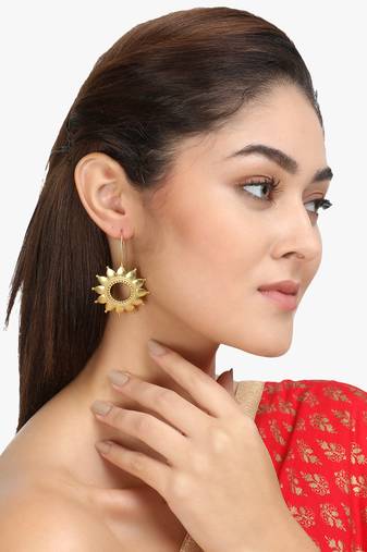 Women gold-plated drop earrings
