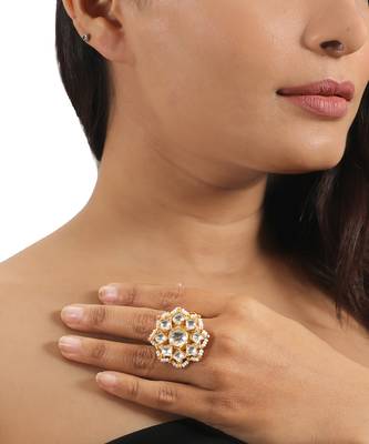 White flower unique design jadtar stone ring 1