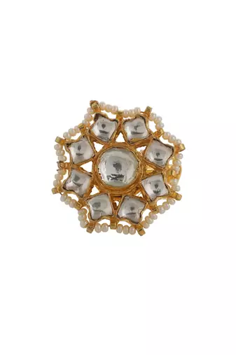 White flower unique design jadtar stone ring