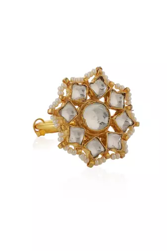 White flower unique design jadtar stone ring