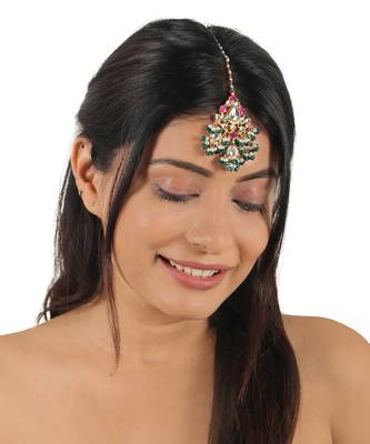 White and pink embellished maangtikka 1