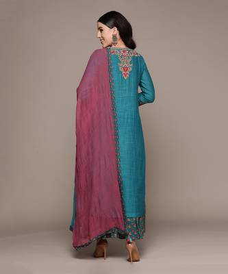 Teal round neck full sleeves kurta set by RITU KUMAR 3