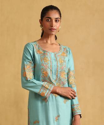 Turquoise embroidered tussar silk kurta set 5