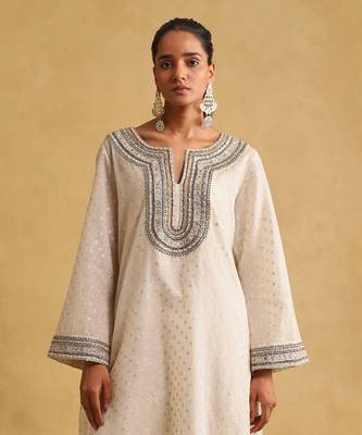 RITU KUMAR Off white embroidered kurta set 5