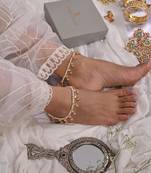 White kundan and pearl anklets