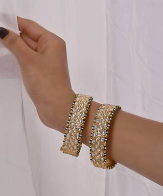 White jadau polki and kundan bangles 1