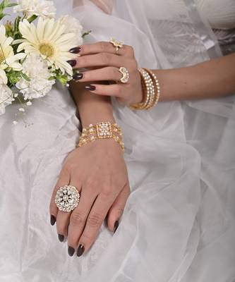 Gold kundan bracelet 1