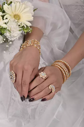 Gold kundan bracelet