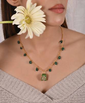 Green semi precious stone pendant necklace 1