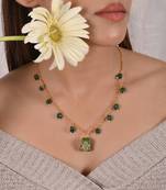 Green semi precious stone pendant necklace