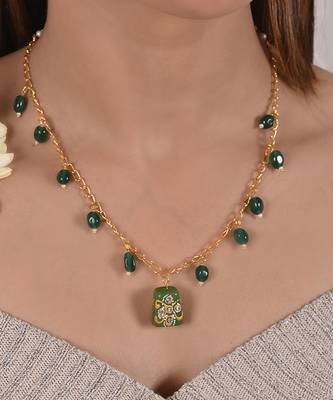 Green semi precious stone pendant necklace 2