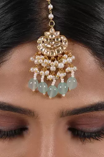 White kundan maang tikka