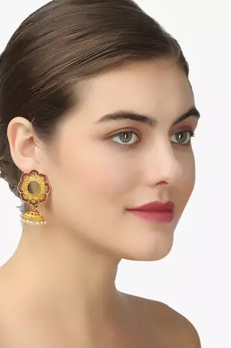 Women gold-plated flower shaped stone studded dome-shaped jhumkas copper jhumki earring