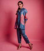 Dessert blue dahlia shirt