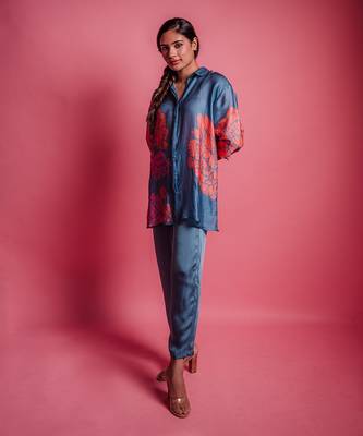 Dessert blue dahlia shirt 2