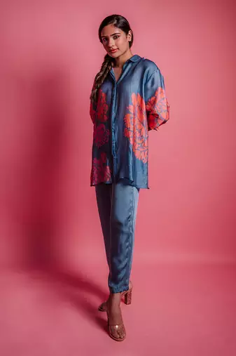 Dessert blue dahlia shirt