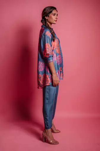 Dessert blue dahlia shirt