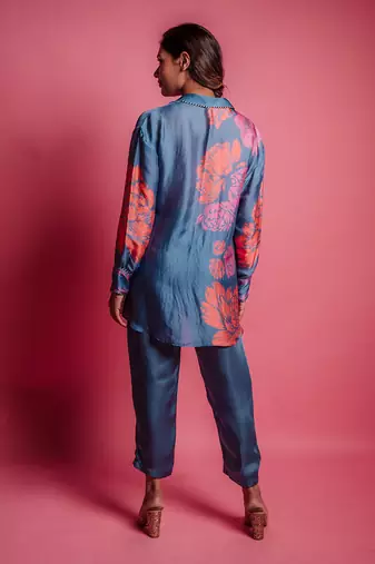 Dessert blue dahlia shirt