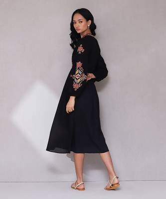 AARKE Black embroidered long dress 3