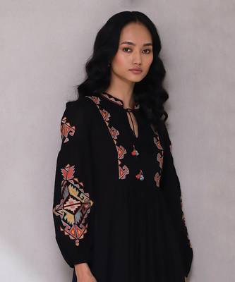 AARKE Black embroidered long dress 4