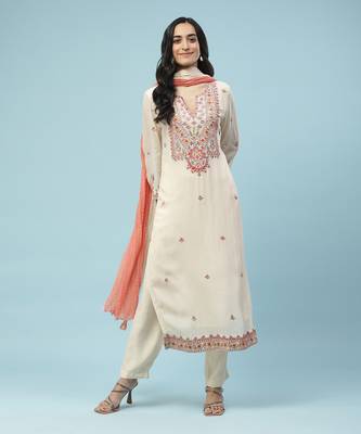 AARKE Off white embroidered kurta set 1