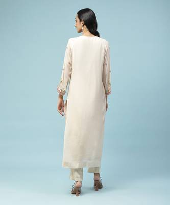 AARKE Off white embroidered kurta set 4