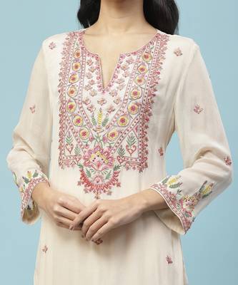 AARKE Off white embroidered kurta set 5