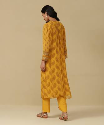 AARKE Marigold yellow paisley print kurta set 4