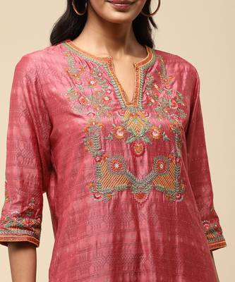 AARKE Dusky pink embroidered kurta set 5