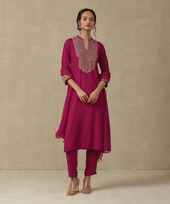 AARKE Fuschia embroidered kurta set 1