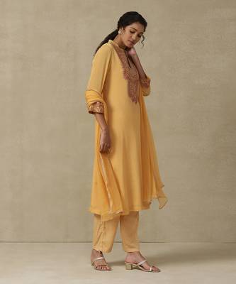 AARKE Yellow embroidered kurta set 3