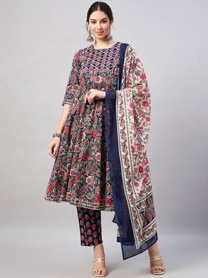 Winered woman navy blue paisley print gota detailing patch kurta set with dupatta 1