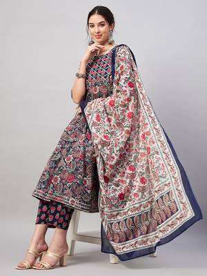 Winered woman navy blue paisley print gota detailing patch kurta set with dupatta 2