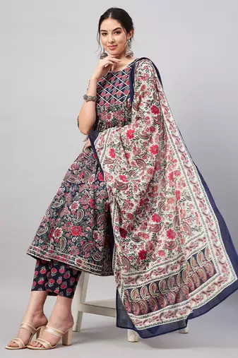 Winered woman navy blue paisley print gota detailing patch kurta set with dupatta