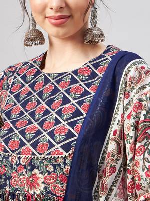 Winered woman navy blue paisley print gota detailing patch kurta set with dupatta 4