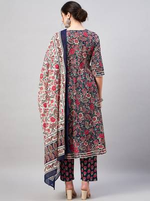 Winered woman navy blue paisley print gota detailing patch kurta set with dupatta 5