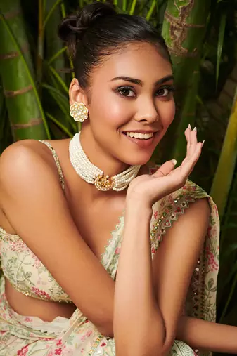 White pearl jadtar choker set